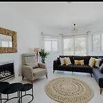 Beautiful With Private Pool Private Parking Karavas Minutes To Clubs Restaurants Cafes Supermarkets Kyrenia North Cyprus Payments Wise Revolut Vila Phicardou