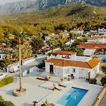 Beautiful With Private Pool Private Parking Karavas Minutes To Clubs Restaurants Cafes Supermarkets Kyrenia North Cyprus Payments Wise Revolut Vila *