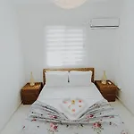 Vila Beautiful With Private Pool Private Parking Karavas Minutes To Clubs Restaurants Cafes Supermarkets Kyrenia North Cyprus Payments Wise Revolut *