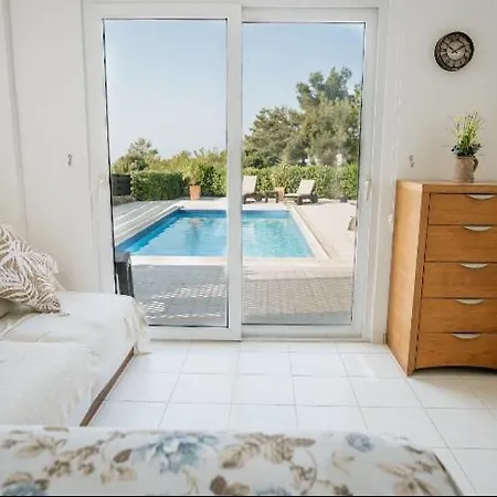 Beautiful With Private Pool Private Parking Karavas Minutes To Clubs Restaurants Cafes Supermarkets Kyrenia North Cyprus Payments Wise Revolut * Phicardou