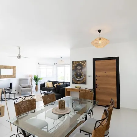 Villa Beautiful With Private Pool Private Parking Karavas Minutes To Clubs Restaurants Cafes Supermarkets Kyrenia North Cyprus Payments Wise Revolut *