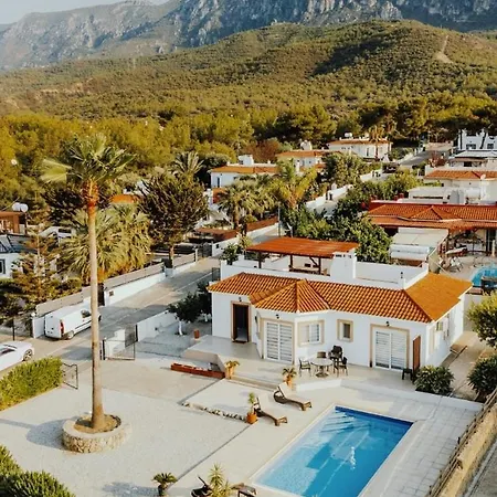 Beautiful With Private Pool Private Parking Karavas Minutes To Clubs Restaurants Cafes Supermarkets Kyrenia North Cyprus Payments Wise Revolut Villa *