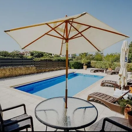 Alsancak Kyrenia 3 Bed Family Bungalow With Private Pool, Barbeque Roof Top 5 Minutes To Merit Hotel Villa