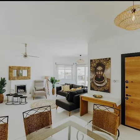Beautiful With Private Pool Private Parking Karavas Minutes To Clubs Restaurants Cafes Supermarkets Kyrenia North Cyprus Payments Wise Revolut Villa *