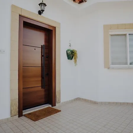 Villa Beautiful With Private Pool Private Parking Karavas Minutes To Clubs Restaurants Cafes Supermarkets Kyrenia North Cyprus Payments Wise Revolut Phicardou