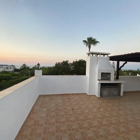 Alsancak Kyrenia 3 Bed Family Bungalow With Private Pool, Barbeque Roof Top 5 Minutes To Merit Hotel Phicardou