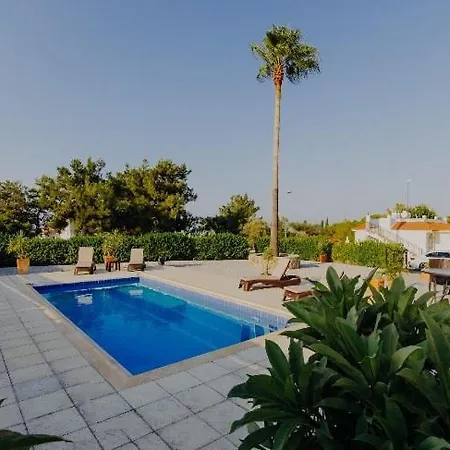 Beautiful With Private Pool Private Parking Karavas Minutes To Clubs Restaurants Cafes Supermarkets Kyrenia North Cyprus Payments Wise Revolut Villa *