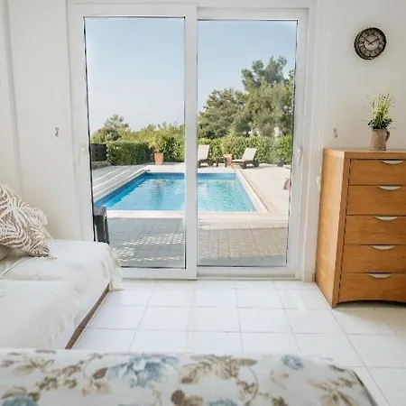 Villa Beautiful With Private Pool Private Parking Karavas Minutes To Clubs Restaurants Cafes Supermarkets Kyrenia North Cyprus Payments Wise Revolut *
